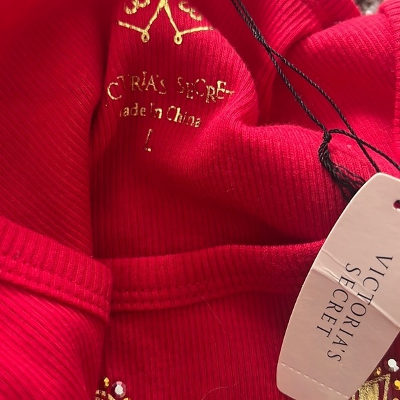 Victoria’s Secret Santa Baby Tank - Picture 5 of 5